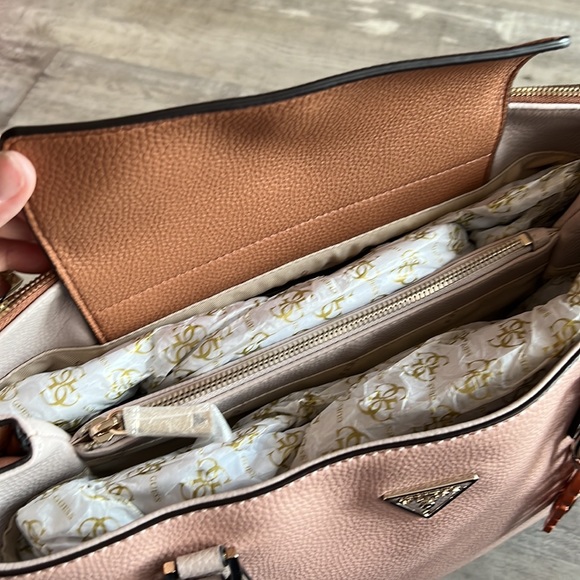 GUESS Two-Tone Shoulder Bag - NWT and original packaging filler - Picture 11 of 13